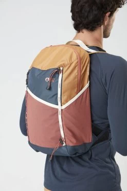 T-Shirt Picture Timont Urban Ls Dark Blue 9 T-Shirt Picture Timont Urban Ls Dark Blue -Magasin De Snowboard Professionnel Timont U Tech Tee Dark Blue Picture Organic Clothing 3 1